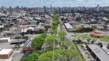 Curitiba Skyline Parana Brezilya Curitiba 'da. Landmark Bulvarı. Turizm Seyahati. Şehir merkezinde. Curitiba Skyline Parana Brezilya Curitiba 'da. Freeway Sahnesi. Parana Brezilya.