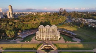Curitiba Parana. Parana Brezilya 'daki Curitiba Botanik Bahçesi. Botanik manzarası. Turizm Seyahati. Günbatımı Gökyüzü Bulutları. Parana Brezilya 'daki Curitiba Botanik Bahçesi. Çiçek Manzarası.