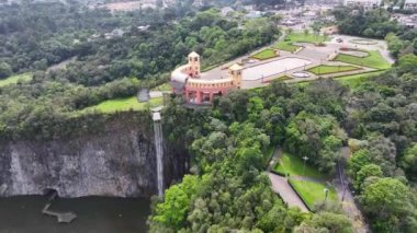 Curitiba Brezilya. Parana Brezilya Curitiba 'daki Tangua Parkı. Bahçe arazisi. Turistik cazibe. Şehir Parkı. Parana Brezilya Curitiba 'daki Tangua Parkı. Orman Ağaçları Sahnesi.