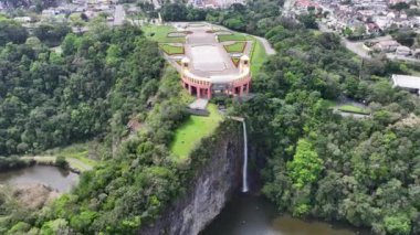 Curitiba Brezilya. Parana Brezilya Curitiba 'daki Tangua Parkı. Bahçe arazisi. Turistik cazibe. Şehir Parkı. Parana Brezilya Curitiba 'daki Tangua Parkı. Orman Ağaçları Sahnesi.