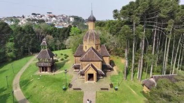 Curitiba Brezilya. Parana Brezilya 'daki Curitiba' da Ukrayna Anıtı. State Park Peyzajı. Turizm Seyahati. Doğa Parkı. Parana Brezilya 'daki Curitiba' da Ukrayna Anıtı. Botanik Manzarası.