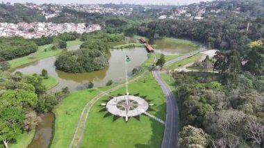 Curitiba Brezilya. Parana Brezilya Curitiba 'daki Tingui Parkı. State Park Peyzajı. Turizm Seyahati. Doğa Parkı. Parana Brezilya Curitiba 'daki Tingui Parkı. Botanik Manzarası.