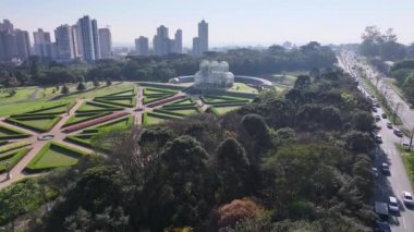 Curitiba Skyline Parana Brezilya Curitiba 'da. Bahçe arazisi. Turistik cazibe. Şehir Parkı. Curitiba Skyline Parana Brezilya Curitiba 'da. Çiçek tarlası. Parana Brezilya.