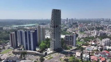 Curitiba Skyline Parana Brezilya Curitiba 'da. Highrise Binası. Şehir merkezinde. Şehir peyzajı. Curitiba Skyline Parana Brezilya Curitiba 'da. Ünlü Varış Yeri. Parana Brezilya.