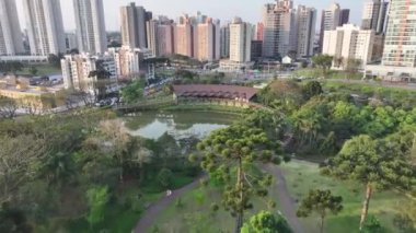 Curitiba Brezilya. Curitiba, Brezilya 'daki Botanik Bahçesi. Bahçe arazisi. Turistik cazibe. Şehir Parkı. Curitiba, Brezilya 'daki Botanik Bahçesi. Çiçek Çiftliği.