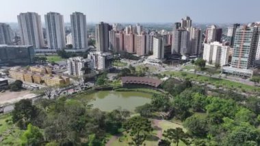 Curitiba Brezilya. Curitiba, Brezilya 'daki Botanik Bahçesi. Bahçe arazisi. Turistik cazibe. Şehir Parkı. Curitiba, Brezilya 'daki Botanik Bahçesi. Çiçek Çiftliği.