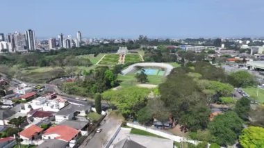 Curitiba Skyline Parana Brezilya Curitiba 'da. Botanik manzarası. Turizm Seyahati. Doğa Parkı. Curitiba Skyline Parana Brezilya Curitiba 'da. Çiçek Manzarası. Parana Brezilya.