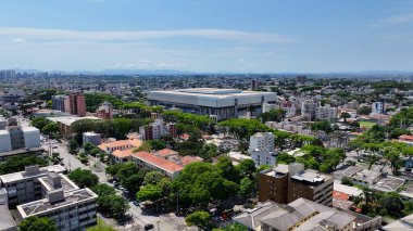 Curitiba Skyline Parana Brezilya Curitiba 'da. Highrise Binaları. Şehir merkezinde. Şehir peyzajı. Curitiba Skyline Parana Brezilya Curitiba 'da. Şehir Trafiği Sahnesi. Parana Brezilya.