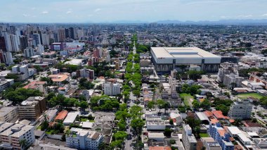 Curitiba Skyline Parana Brezilya Curitiba 'da. Highrise Binaları. Şehir merkezinde. Şehir peyzajı. Curitiba Skyline Parana Brezilya Curitiba 'da. Şehir Trafiği Sahnesi. Parana Brezilya.