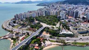 Florianopolis Skyline Santa Catarina Brezilya 'daki Florianopolis' te. Şehir Sahnesi. Şehir merkezinde. Şehir manzarası manzarası. Florianopolis Skyline Santa Catarina Brezilya 'daki Florianopolis' te. Turizm Tarihi Yer.