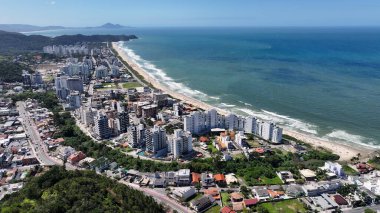 Santa Catarina Brezilya 'daki Itajai' de Praia Brava. Plaj manzarası. Panoramik Manzara. Highrise Binaları. Praia Brava Itajai 'de Santa Catarina Brezilya' da.