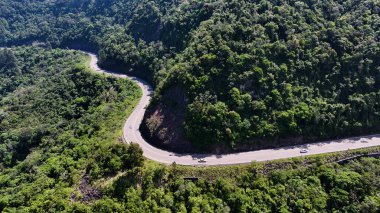 Itati Brezilya. Rio Grande Do Sul Brezilya 'daki Itati' deki Sun Route Yolu. Canyons Manzarası. Yeşil Vadi Sahnesi. Doğa Arkaplanı. Rio Grande Do Sul Brezilya 'daki Itati' de Güneş Yolu.