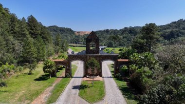 Brezilya 'dan daha fazla. Estrada da Graciosa Parana Brezilya 'da Morretes' te. Tarihi Yol 'da. Dolambaçlı Peyzaj. Seyahat güzergahı. Estrada da Graciosa Parana Brezilya 'da Morretes' te. Tatil Turizmi.