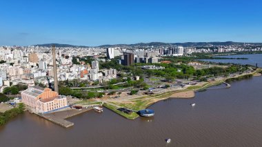 Rio Grande Do Sul Brezilya 'daki Porto Alegre' deki Gasometro binası. Landmark Binası. Guaiba Gölü Sahnesi. Güzel Fabrika. Rio Grande Do Sul Brezilya 'daki Porto Alegre' deki Gasometro Binası.