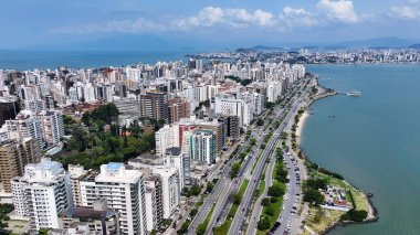 Florianopolis Skyline Santa Catarina Brezilya 'daki Florianopolis' te. Şehir Sahnesi. Şehir merkezinde trafik vardı. Şehir peyzajı. Florianopolis Skyline Santa Catarina Brezilya 'daki Florianopolis' te. Tarihi Binalar.