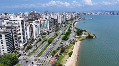 Florianopolis Skyline Santa Catarina Brezilya 'daki Florianopolis' te. Sahil şehri. Şehir merkezinde. Şehir manzarası manzarası. Florianopolis Skyline Santa Catarina Brezilya 'daki Florianopolis' te. Turizm Tarihi Yer.
