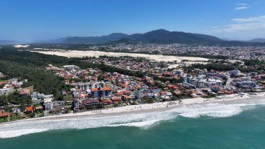 Santa Catarina Brezilya 'daki Florianopolis' te Ingleses Plajı. Sahil Skyline. Doğa manzarası. Yaz Gezisi. Santa Catarina Brezilya 'daki Florianopolis' te Ingleses Plajı. Tropikal Manzara.