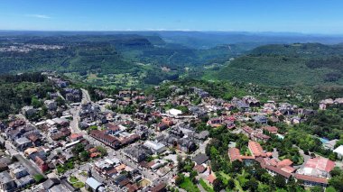 Gramado Skyline Rio Grande Do Sul Brezilya 'da. Şehir merkezinde. Metropolis Manzarası. Highrise Binaları. Gramado Skyline Rio Grande Do Sul Brezilya 'da. Güzel Şehir Skyline.