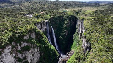 Santa Catarina Brezilya 'daki Praia Grande' deki Itaimbezinho Kanyonu. Güzellik Uçurumları Sahnesi. Dağların Tepesi Sahnesi. Canyons Arkaplanı. Itaimbezinho Kanyonu Praia Grande Santa Catarina Brezilya.