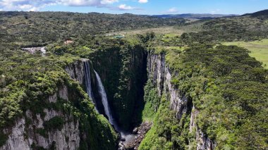 Itaimbezinho Kanyonu Rio Grande Do Sul Brezilya 'daki Cambara Do Sul' da. Güzellik Uçurumları Sahnesi. Dağların Tepesi Sahnesi. Canyons Arkaplanı. Itaimbezinho Kanyonu Rio Grande Do Sul Brezilya 'daki Cambara Do Sul' da.
