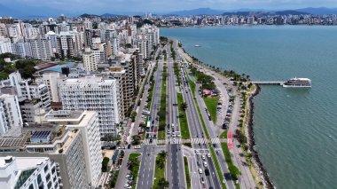 Florianopolis Skyline Santa Catarina Brezilya 'daki Florianopolis' te. Şehir Sahnesi. Şehir merkezinde trafik vardı. Şehir peyzajı. Florianopolis Skyline Santa Catarina Brezilya 'daki Florianopolis' te. Tarihi Binalar.