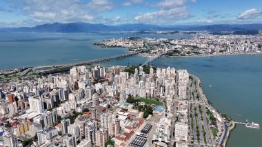 Florianopolis Skyline Santa Catarina Brezilya 'daki Florianopolis' te. Şehir Sahnesi. Şehir merkezinde trafik vardı. Şehir peyzajı. Florianopolis Skyline Santa Catarina Brezilya 'daki Florianopolis' te. Tarihi Binalar.