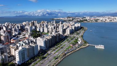 Florianopolis Skyline Santa Catarina Brezilya 'daki Florianopolis' te. Şehir Sahnesi. Şehir merkezinde trafik vardı. Şehir peyzajı. Florianopolis Skyline Santa Catarina Brezilya 'daki Florianopolis' te. Tarihi Binalar.