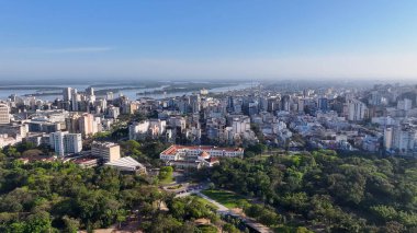 Porto Alegre Skyline Rio Grande Do Sul Brezilya 'daki Porto Alegre' de. Highrise Binaları. Şehir manzarası manzarası. Güzel güneşli bir gün. Porto Alegre Skyline Rio Grande Do Sul Brezilya 'daki Porto Alegre' de.