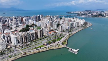 Florianopolis Skyline Santa Catarina Brezilya 'daki Florianopolis' te. Şehir Sahnesi. Şehir merkezinde trafik vardı. Şehir peyzajı. Florianopolis Skyline Santa Catarina Brezilya 'daki Florianopolis' te. Tarihi Binalar.
