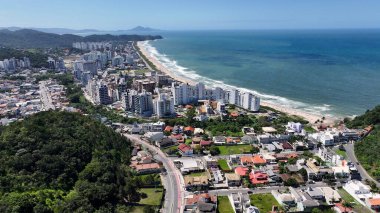 Santa Catarina Brezilya 'daki Itajai' de Praia Brava. Plaj manzarası. Panoramik Manzara. Highrise Binaları. Praia Brava Itajai 'de Santa Catarina Brezilya' da.