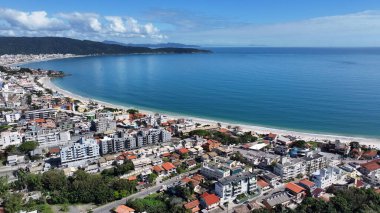 Bombinhas Plajı Santa Catarina Brezilya 'da. Sahil Skyline. Doğa manzarası. Yaz Gezisi. Bombinhas Plajı Santa Catarina Brezilya 'da. Tropikal Manzara.