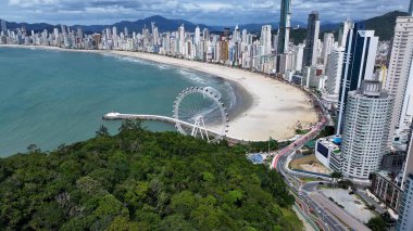 Santa Catarina Brezilya 'daki Camboriu' da Balneario Camboriu Skyline. Kıyı manzarası. Highrise Binaları. Plaj manzarası. Santa Catarina Brezilya 'daki Camboriu' da Balneario Camboriu Skyline.