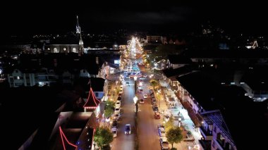 Rio Grande Do Sul Brezilya 'da Noel zamanı. Şehir merkezinde. Noel Dekorasyonu Manzarası. Aydınlanmış Şehir. Rio Grande Do Sul Brezilya 'da Noel Zamanı.