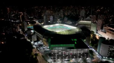 Brezilya 'daki Sao Paulo' da Allianz Arena. Futbol sahası. Futbol stadyumu. Şehir merkezindeki gece kuşağı. Brezilya 'daki Sao Paulo' da Allianz Arena. Gece Festivali. Sao Paulo Brezilya.