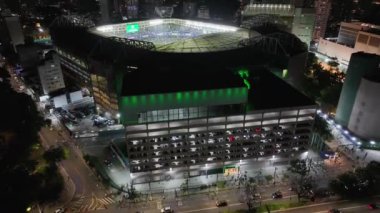 Brezilya 'daki Sao Paulo' daki Palmeiras Stadyumu. Futbol sahası. Futbol stadyumu. Şehir merkezindeki gece kuşağı. Brezilya 'daki Sao Paulo' daki Palmeiras Stadyumu. Gece Festivali. Sao Paulo Brezilya.