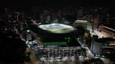 Brezilya 'daki Sao Paulo' da futbol stadyumu. Futbol stadyumu. Gece Kenti. Şehir merkezinde. Brezilya 'daki Sao Paulo' da futbol stadyumu. Spor Merkezi. Sao Paulo Brezilya.