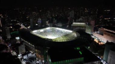Brezilya 'daki Sao Paulo' da Allianz Arena. Futbol stadyumu. Gece Kenti. Şehir merkezinde. Brezilya 'daki Sao Paulo' da Allianz Arena. Spor Merkezi. Sao Paulo Brezilya.