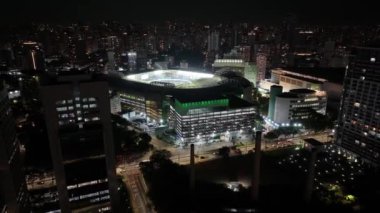 Brezilya 'daki Sao Paulo' daki Palmeiras Stadyumu. Futbol sahası. Futbol stadyumu. Şehir merkezindeki gece kuşağı. Brezilya 'daki Sao Paulo' daki Palmeiras Stadyumu. Gece Festivali. Sao Paulo Brezilya.