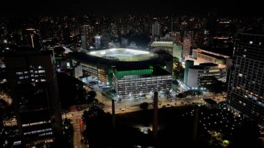 Brezilya 'daki Sao Paulo' daki Palmeiras Stadyumu. Futbol sahası. Futbol stadyumu. Şehir merkezindeki gece kuşağı. Brezilya 'daki Sao Paulo' daki Palmeiras Stadyumu. Gece Festivali. Sao Paulo Brezilya.