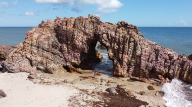 Jericoacoara Ceara Brezilya. Brezilya 'nın Ceara eyaletindeki tatil gezileri için tropikal plaj manzarası. Seyahat varış noktası.