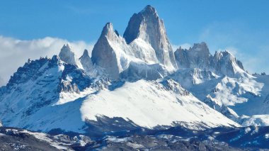 Fitz Roy Dağı, Arjantin, El Chalten 'de. Doğa manzarası. Geçmişe Seyahat. Patagonya Arjantin. Şehir merkezindeki şehir manzarası. Fitz Roy Dağı Patagonya El Chalten 'de Arjantin.