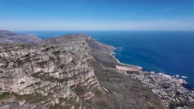 Cape Town, Cape Town, Güney Afrika Cape Town 'da. Masa Dağı manzarası. Şehir merkezinde. Cape Town Güney Afrika 'da. Turizm Seyahati. Büyüleyici Skyline.