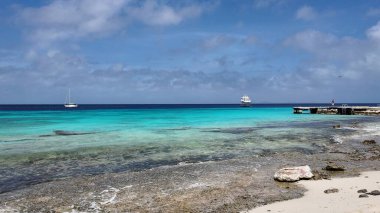 Curacao Skyline, Hollanda, Willemstad Curacao 'da. Idyllic Plajı. Doğa manzarası. Hollanda 'daki Willemstad Curacao. Turizm arka planı. Ada Deniz Burnu.