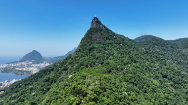 Rio de Janeiro Skyline Rio de Janeiro Brezilya 'daki Corcovado Dağları' nda. Rio de Janeiro, Brezilya 'da Rio de Janeiro Skyline' da. İsa 'nın Kurtarıcı Dağları Skyline.