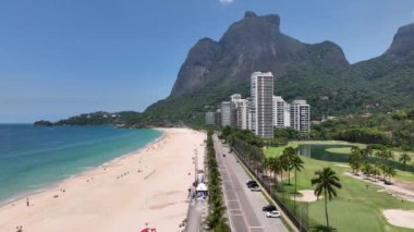 Rio De Janeiro Skyline Rio de Janeiro Brezilya 'daki Sao Conrado' da. Seyahat belgesi. Turizm Manzarası. Rio de Janeiro Brezilya 'da Sao Conrado. Yaz Gezisi. Tropikal Manzara.