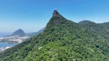 Rio de Janeiro Skyline Rio de Janeiro Brezilya 'daki Corcovado Dağları' nda. Rio de Janeiro, Brezilya 'da Rio de Janeiro Skyline' da. İsa 'nın Kurtarıcı Dağları Skyline.
