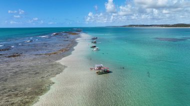 Brezilya 'nın kuzeydoğusunda Alagoas Brezilya' da Japaratinga 'da gökyüzü. Doğa manzarası. Cennet Manzarası. Seyahat belgesi. Kuzeydoğu Brezilya Skyline Japonya 'da Alagoas Brezilya' da.