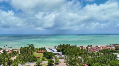 Brezilya 'nın kuzeydoğusunda Alagoas Brezilya' daki Maragogi 'de Skyline. Karayip arka planı. Seyahat Manzarası. Tatil Varış Yeri. Brezilya 'nın kuzeydoğusunda Alagoas Brezilya' da Maragogi 'de Skyline.