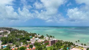 Brezilya 'nın kuzeydoğusunda Alagoas Brezilya' daki Maragogi 'de Skyline. Karayip arka planı. Seyahat Manzarası. Tatil Varış Yeri. Brezilya 'nın kuzeydoğusunda Alagoas Brezilya' da Maragogi 'de Skyline.