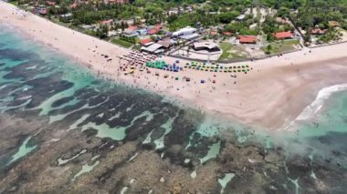 Brezilya 'nın kuzeydoğusundaki Pernambuco Brezilya' daki Tavukların Limanı 'nda Skyline. Doğa manzarası. Paradisiac Manzarası. Seyahat güzergahı. Pernambuco Brezilya 'da Tavukların Limanında Kuzeydoğu Brezilya Skyline.